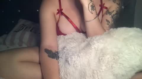 Snapshot of femmefatalebabe chatting on 10-01-25, 01:33 online show from 10-01-25, 01:33