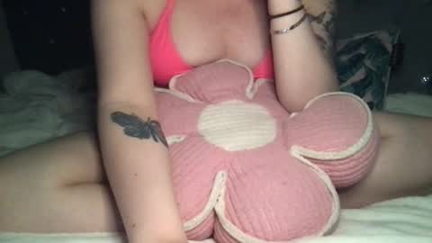 Snapshot of femmefatalebabe chatting on 04-25-26, 03:53 online show from 04-25-26, 03:53