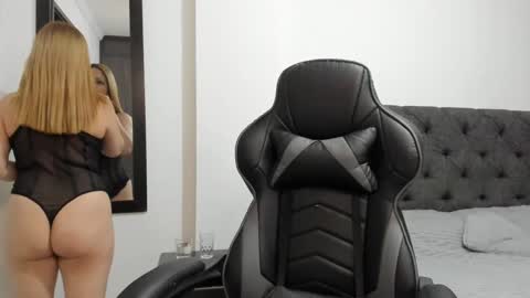 Snapshot of fenix_golden17 chatting on 03-10-25, 08:04 Fenix Golden17 ---- Every night after 2200 time Colombia online show from 03-10-25, 08:04