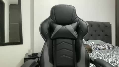 Snapshot of fenix_golden17 chatting on 10-25-25, 05:15 Fenix Golden17 ---- Every night after 2200 time Colombia online show from 10-25-25, 05:15