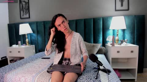 Snapshot of fenix_karoll chatting on 12-09-24, 01:29 Karol online show from 12-09-24, 01:29