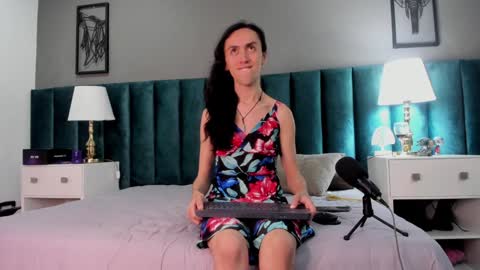 Snapshot of fenix_karoll chatting on 12-14-24, 11:07 Karol online show from 12-14-24, 11:07