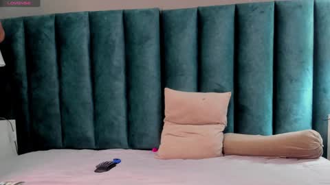 Snapshot of fenix_karoll chatting on 12-14-24, 05:58 Karol online show from 12-14-24, 05:58