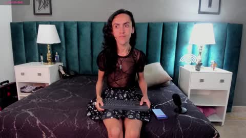 Snapshot of fenix_karoll chatting on 12-29-24, 12:23 Karol online show from 12-29-24, 12:23