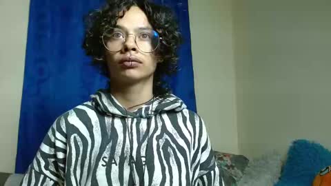 Snapshot of fenixmfx chatting on 10-19-25, 06:19 Fenix online show from 10-19-25, 06:19