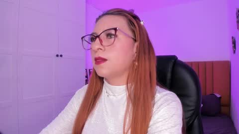 Snapshot of fer_angel_ chatting on 01-16-25, 01:04 Fernanda online show from 01-16-25, 01:04