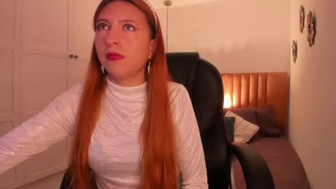 Snapshot of fer_angel_ chatting on 02-17-25, 02:26 Fernanda online show from 02-17-25, 02:26