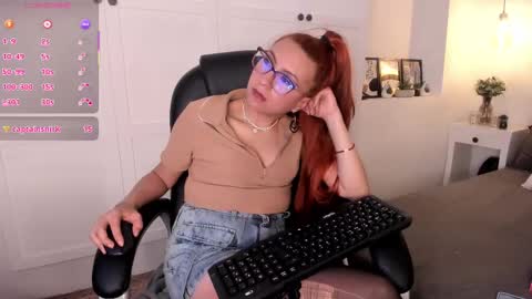 Snapshot of fer_angel_ chatting on 03-08-25, 04:17 Fernanda online show from 03-08-25, 04:17