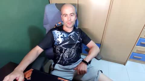 Snapshot of fernandez83 chatting on 05-23-26, 09:19 fernandez83 online show from 05-23-26, 09:19