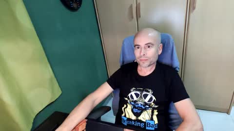 Snapshot of fernandez83 chatting on 06-17-26, 07:04 fernandez83 online show from 06-17-26, 07:04