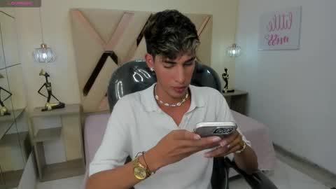 FER PHOENIX online show from 10-05-25, 04:00