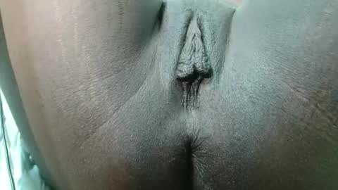 Snapshot of ferriena chatting on 10-11-25, 03:43 Ferie online show from 10-11-25, 03:43