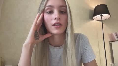 Lisa online show from 10-04-25, 08:23