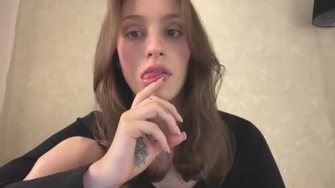 Snapshot of fflloowweerr chatting on 01-15-26, 10:53 Lisa online show from 01-15-26, 10:53