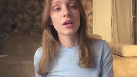 Snapshot of fflloowweerr chatting on 02-15-26, 08:13 Lisa online show from 02-15-26, 08:13