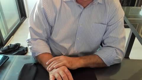 Snapshot of fhetzl chatting on 10-27-25, 10:25 fhetzl online show from 10-27-25, 10:25