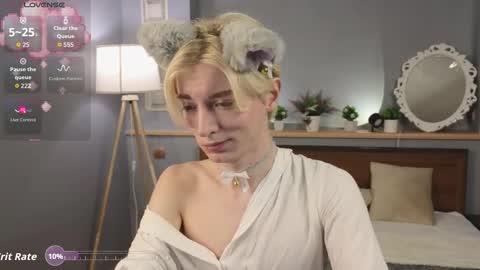 Snapshot of fiachand chatting on 10-15-25, 08:20 Thomas online show from 10-15-25, 08:20