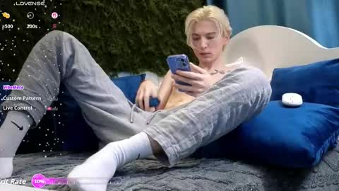 Snapshot of fiachand chatting on 11-15-25, 08:27 Thomas online show from 11-15-25, 08:27