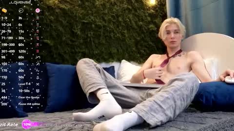 Snapshot of fiachand chatting on 11-16-25, 04:45 Thomas online show from 11-16-25, 04:45