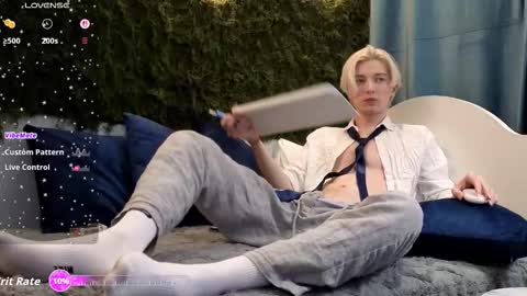 Snapshot of fiachand chatting on 11-27-25, 02:52 Thomas online show from 11-27-25, 02:52