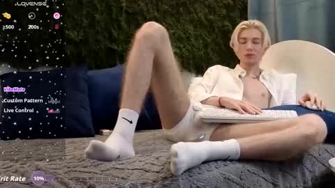 Snapshot of fiachand chatting on 12-03-25, 10:19 Thomas online show from 12-03-25, 10:19