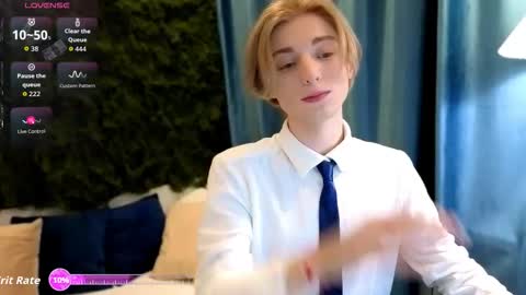 Snapshot of fiachand chatting on 02-10-26, 05:17 Thomas online show from 02-10-26, 05:17