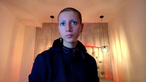   online show from 10-11-25, 03:17