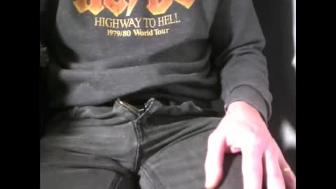 Snapshot of fifi010203 chatting on 12-19-25, 07:15 fifi010203 online show from 12-19-25, 07:15