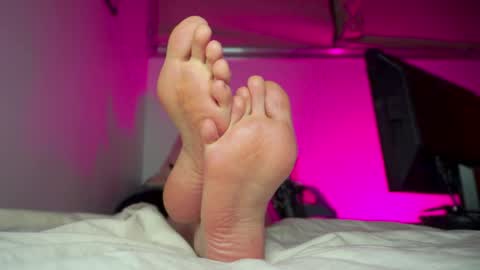 Snapshot of findomfeet_ chatting on 04-30-26, 09:41 Ashley online show from 04-30-26, 09:41