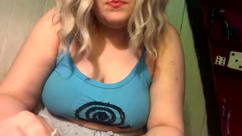 Snapshot of findommefoxi chatting on 01-09-25, 03:55 findommefoxi online show from 01-09-25, 03:55
