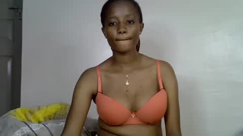 Snapshot of fine_slim chatting on 09-21-25, 04:19 slimmie online show from 09-21-25, 04:19