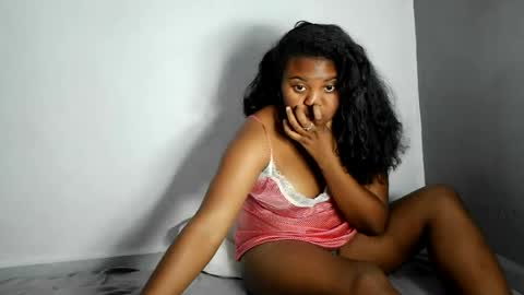 fiona_00 online show from 06-12-26, 05:23