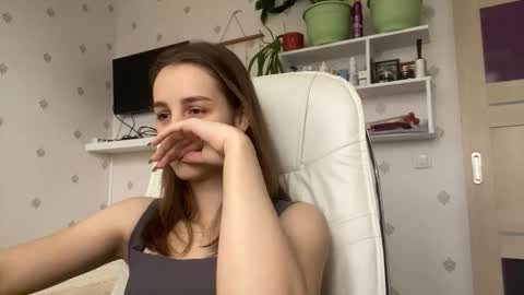 Snapshot of fionapiccard chatting on 12-19-25, 10:44 Keite wanna play Meow online show from 12-19-25, 10:44