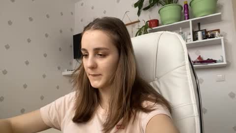 Snapshot of fionapiccard chatting on 01-13-26, 11:26 Keite wanna play Meow online show from 01-13-26, 11:26