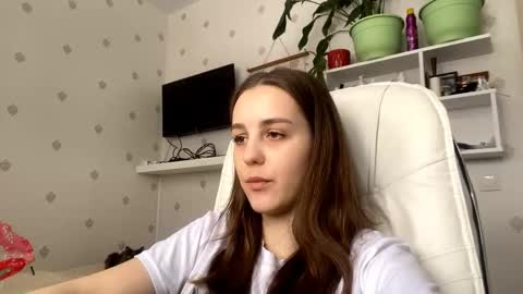 Snapshot of fionapiccard chatting on 02-26-26, 12:15 Keite wanna play Meow online show from 02-26-26, 12:15