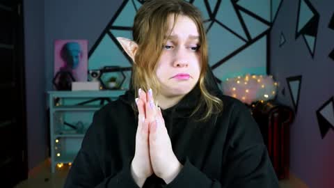 Snapshot of fioramarmoris chatting on 12-28-24, 08:16 fiora online show from 12-28-24, 08:16