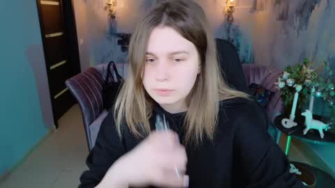 Snapshot of fioramarmoris chatting on 01-16-25, 12:09 fiora online show from 01-16-25, 12:09