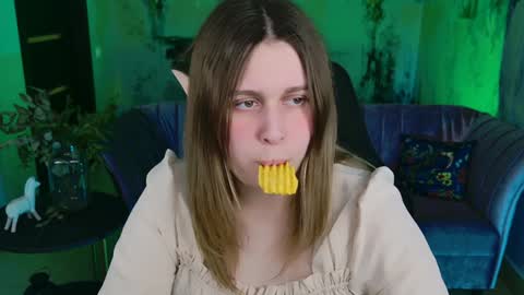 Snapshot of fioramarmoris chatting on 02-06-25, 01:43 fiora online show from 02-06-25, 01:43