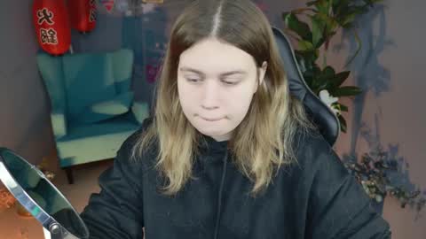 Snapshot of fioramarmoris chatting on 02-15-25, 05:30 fiora online show from 02-15-25, 05:30