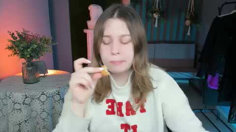 Snapshot of fioramarmoris chatting on 03-02-25, 05:12 fiora online show from 03-02-25, 05:12