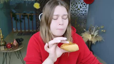 Snapshot of fioramarmoris chatting on 03-09-25, 05:11 fiora online show from 03-09-25, 05:11