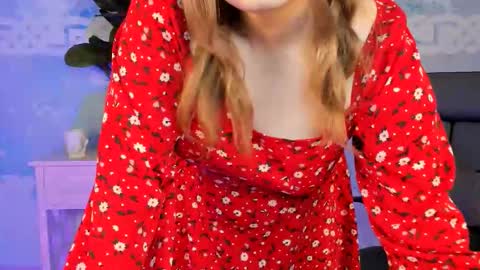 Snapshot of fioramarmoris chatting on 09-18-25, 04:20 fiora online show from 09-18-25, 04:20