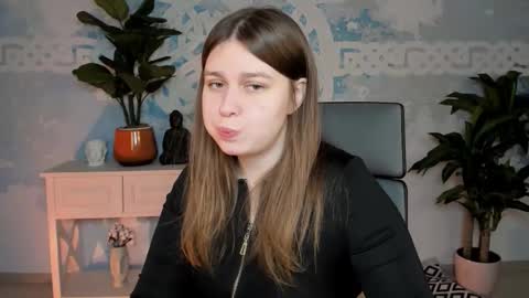 Snapshot of fioramarmoris chatting on 11-23-25, 05:18 fiora online show from 11-23-25, 05:18