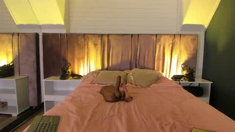 Fiorela online show from 04-15-26, 11:39