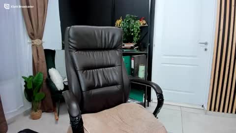 Snapshot of fireflowers_ chatting on 09-09-25, 09:14 Kallisy online show from 09-09-25, 09:14