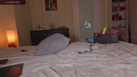 Snapshot of firegirlzal chatting on 10-04-25, 07:50 Alice online show from 10-04-25, 07:50