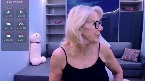 Snapshot of fitcougarcb chatting on 02-07-25, 12:42 Bianca online show from 02-07-25, 12:42