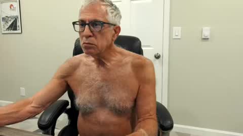 Snapshot of fitman999 chatting on 06-22-26, 01:40 Jon online show from 06-22-26, 01:40