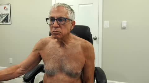 Snapshot of fitman999 chatting on 06-27-26, 01:32 Jon online show from 06-27-26, 01:32