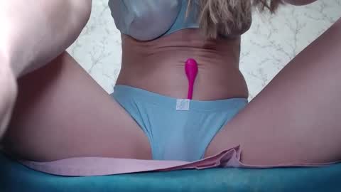 Snapshot of fitnesmilf chatting on 09-09-25, 02:00 xFitnessGirl online show from 09-09-25, 02:00